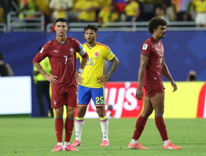 Luis Suarez (kuning), bereaksi di dekat penyerang Portugal, Cristiano Ronaldo di Miami Stadium pada Miami Minggu (28/6/2026).(AFP)