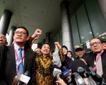 Roy Suryo dan dr Tifa Dibebaskan. (Okezone).