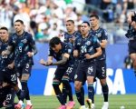 Pemain Timnas Paraguay merayakan saat kiper mereka menyelamatkan penalti keempat Jerman di Stadion Boston pada Selasa (30/6/2026). (AFP)