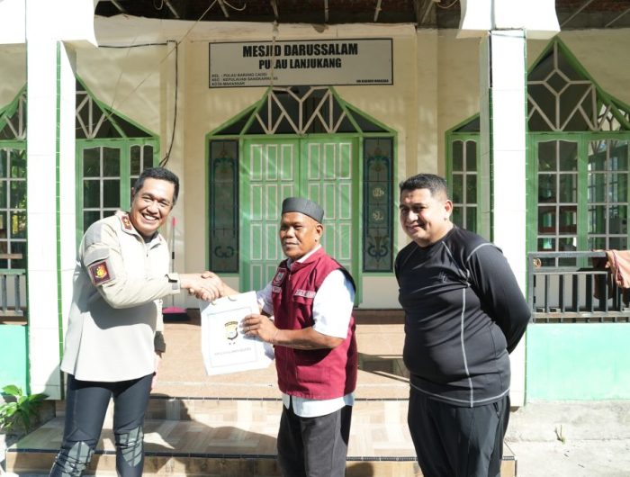 Peduli Warga Kepulauan Lanjukang, Wali Kota Makassar dan Kapolda Sulsel Beri Bantuan