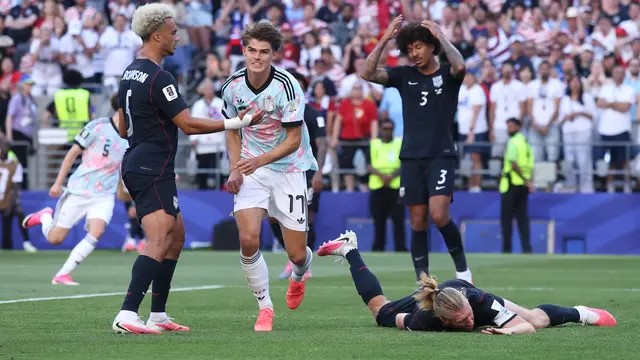 Charles de Ketelaere melakukan selebrasi setelah membobo gawang Amerika Serikat pada Selasa (7/7/2026). (AFP)