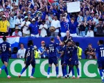Pemain Prancis merayakan gol melawan Paraguay di Philadelphia pada Minggu (5/07/2026). (AP Photo)