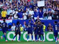 Pemain Prancis merayakan gol melawan Paraguay di Philadelphia pada Minggu (5/07/2026). (AP Photo)