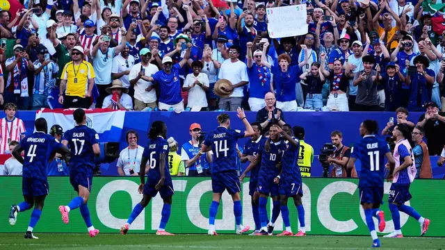 Pemain Prancis merayakan gol melawan Paraguay di Philadelphia pada Minggu (5/07/2026). (AP Photo)