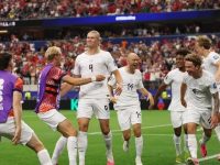 Erling Haaland bersama rekan-rekannya merayakan gol kedua Norwegia melawan Pantai Gading di Dallas Stadium pada Rabu (1/7/2026). (AFP)