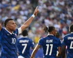Penyerang Timnas Prancis Kylian Mbappe merayakan gol ketiga timnya melawan Swedia di New Jersey Stadium, Rabu (1/7/2026). (AFP)