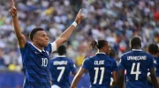 Penyerang Timnas Prancis Kylian Mbappe merayakan gol ketiga timnya melawan Swedia di New Jersey Stadium, Rabu (1/7/2026). (AFP)