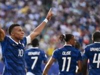 Penyerang Timnas Prancis Kylian Mbappe merayakan gol ketiga timnya melawan Swedia di New Jersey Stadium, Rabu (1/7/2026). (AFP)