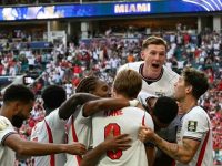 Timnas Inggris melakukan selebrasi melawan Timnas Norwegia. (AFP)
