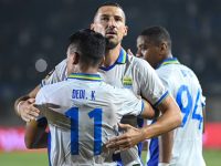 Striker Persib, Balsa Sekulic, merayakan gol ke gawang DPMM FC di Stadion Si Jalak Harupat, Selasa 28 Juli 2026). (kompas.com)