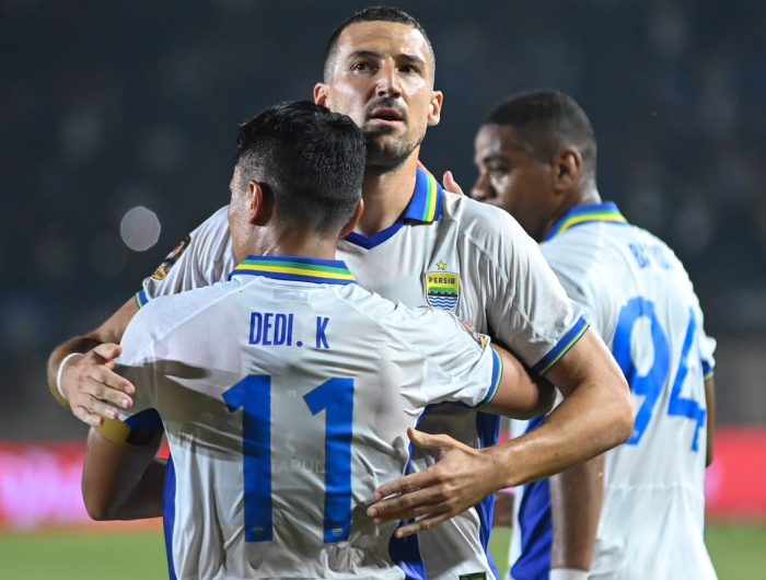 Striker Persib, Balsa Sekulic, merayakan gol ke gawang DPMM FC di Stadion Si Jalak Harupat, Selasa 28 Juli 2026). (kompas.com)