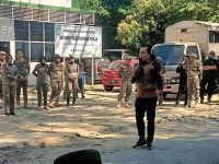 Anggota DPRD Parepare, Sappe saat unjuk rasa di Kantor Satpol PP. (Dok.ist)
