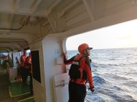 Tim SAR mencari penumpang KM Nurul Salsa yang tenggelam di perairan Selayar. (Dok.ist)