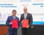 Menaker Yassierli dan Menteri Perburuhan dan Jaminan Sosial Republik Turkiye, Vedat Işıkhan, di Jakarta, pada Jumat (24/7/2026). (Kemnaker)