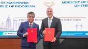 Menaker Yassierli dan Menteri Perburuhan dan Jaminan Sosial Republik Turkiye, Vedat Işıkhan, di Jakarta, pada Jumat (24/7/2026). (Kemnaker)