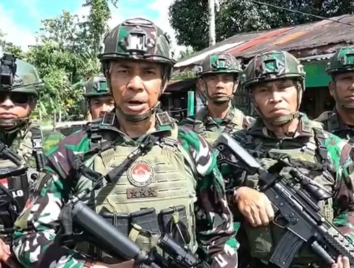 Pangkogabwilhan III, Letnan Jenderal Lucky Avianto, didampingi Kaskogabwilhan III Marsda Joko Sugeng Sriyanto, Asintel Brigjen Tanjung, serta Asops Brigjen TNI Patar Sitorus dalam konferensi pers. (Dok.ist).