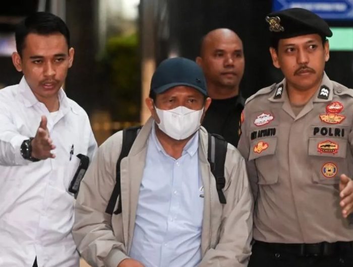 Bupati Lombok Barat Lalu Ahmad Zaini saat diperiksa di Gedung KPK. (ANTARA)