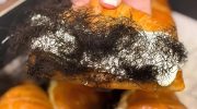 Topping roti Croissant mirip rambut kemaluan. (Todayn)