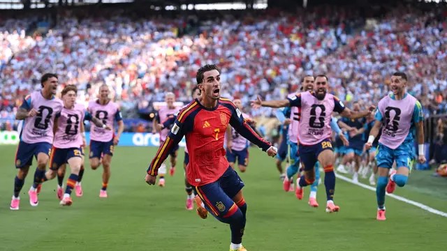 Ferran Torres melakukan selebrasi usai mencetak gol ke gawang Argentina pada Senin (20/7/2026). (AFP)