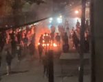 Detik-detik saat salah satu motor dibakar. (Dok.ist)