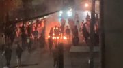 Detik-detik saat salah satu motor dibakar. (Dok.ist)