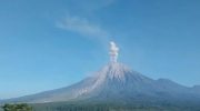 Gunung Semeru mengalami erupsi pada Selasa 14 Juli 2026 pagi hari. (Dok.ist)