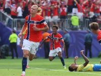 Erling Haaland melakukan selebrasi setelah mencetak gol ke gawang Brasil di New Jersey Stadium pada Senin (6/7/2026). (AP Photo).