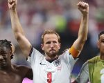 Pemain Inggris menyapa para suporter setelah membawa timnya lolos ke 16 besar di Stadion Atlanta pada Kamis (2/7/2026). (AFP)