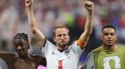 Pemain Inggris menyapa para suporter setelah membawa timnya lolos ke 16 besar di Stadion Atlanta pada Kamis (2/7/2026). (AFP)