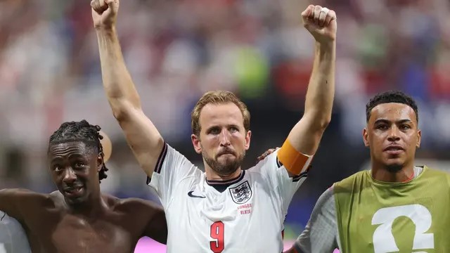 Pemain Inggris menyapa para suporter setelah membawa timnya lolos ke 16 besar di Stadion Atlanta pada Kamis (2/7/2026). (AFP)