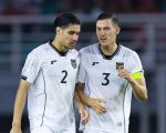 Kevin Diks (kiri) dan Jay Idzes (kanan) saat melawan Timnas Lebanon dalam laga FIFA Matchday 2025 di Stadion Gelora Bung Tomo, Surabaya, Senin (8/9/2025). (Bola.com)