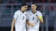 Kevin Diks (kiri) dan Jay Idzes (kanan) saat melawan Timnas Lebanon dalam laga FIFA Matchday 2025 di Stadion Gelora Bung Tomo, Surabaya, Senin (8/9/2025). (Bola.com)