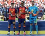 Pau Cubarsi, Rodri, dan Kiper Unai Simon menerima penghargaan individu. (AFP)