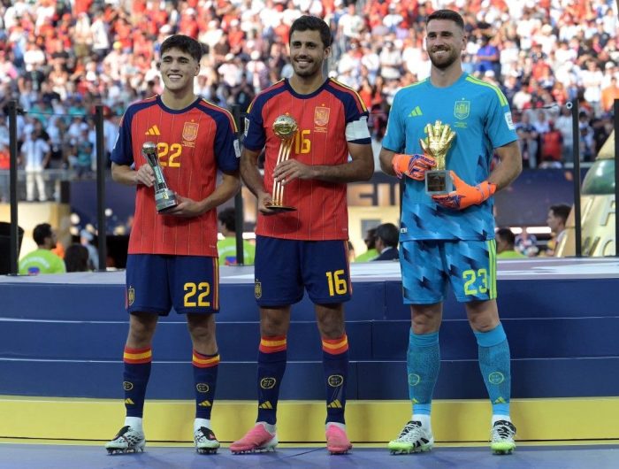 Pau Cubarsi, Rodri, dan Kiper Unai Simon menerima penghargaan individu. (AFP)
