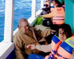 Viral foto seorang kakek disebut menyerahkan pelampungnya untuk sang cucu saat KLM Nurul Salsa akan tenggelam di perairan Selayar. (Dok.ist)