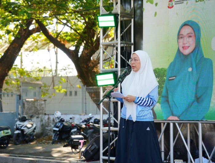 Melinda Aksa Sosialisasi Ajak Warga Ujung Tanah Makassar Pilah Sampah dari Rumah