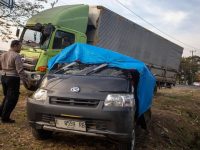 Penampakan pikap (hitam) yang dihantam dua truk (ANTARA)