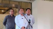 Kepala Pusat Penerangan Hukum (Kapuspenkum) Kejagung Anang Supriatna (tengah). (VIVA)