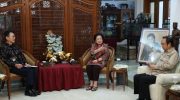 Dubes Korsel Yoon Soon-gu (kiri) bersama Megawati. (Dok.ist)