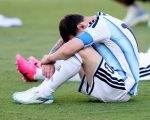 Kapten Argentina Lionel Messi tertunduk usai final Piala Dunia 2026 melawan Spanyol. (AFP)