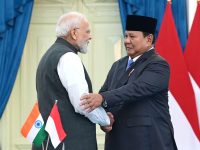 Presiden Republik Indonesia Prabowo Subianto dan Perdana Menteri India Narendra Modi menyaksikan secara langsung penandatanganan dan pengumuman sejumlah nota kesepakatan (MoU) strategis antara Indonesia dan India. (Setkab)
