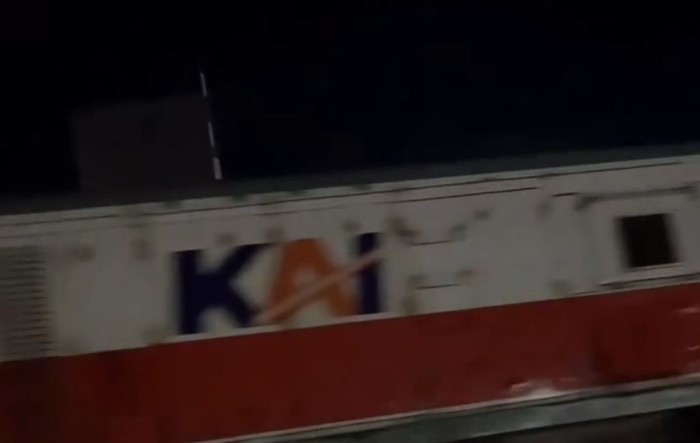 video yang memperlihatkan kereta api melintas di Mengkreng, Kediri (Dok.ist)