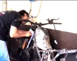 Motor yang dibakar usai bentrokan. (Dok.ist)