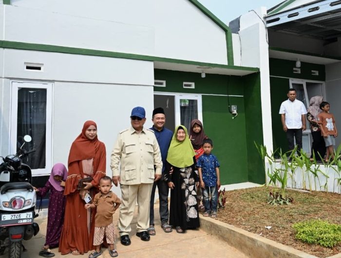 Presiden Prabowo Subianto meresmikan Akad Massal 62.000 KPR Rumah Subsidi dan KUR Perumahan di kawasan Puri Delta City Side Batang, Kabupaten Batang, Provinsi Jawa Tengah, pada Kamis, 30 Juli 2026. (Setpres)