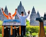 Presiden Prabowo bersama PM Narendra Modi menyampaikan keterangan pers usai mengunjungi Kompleks Candi Prambanan, Kabupaten Sleman, Daerah Istimewa Yogyakarta (DIY), pada Rabu, 8 Juli 2026. (BPMI Setpres)