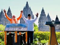 Presiden Prabowo bersama PM Narendra Modi menyampaikan keterangan pers usai mengunjungi Kompleks Candi Prambanan, Kabupaten Sleman, Daerah Istimewa Yogyakarta (DIY), pada Rabu, 8 Juli 2026. (BPMI Setpres)