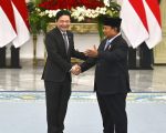 PM Singapura Lawrence Wong (kiri), Presiden Prabowo (kanan). (ANTARA)