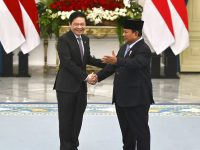 PM Singapura Lawrence Wong (kiri), Presiden Prabowo (kanan). (ANTARA)