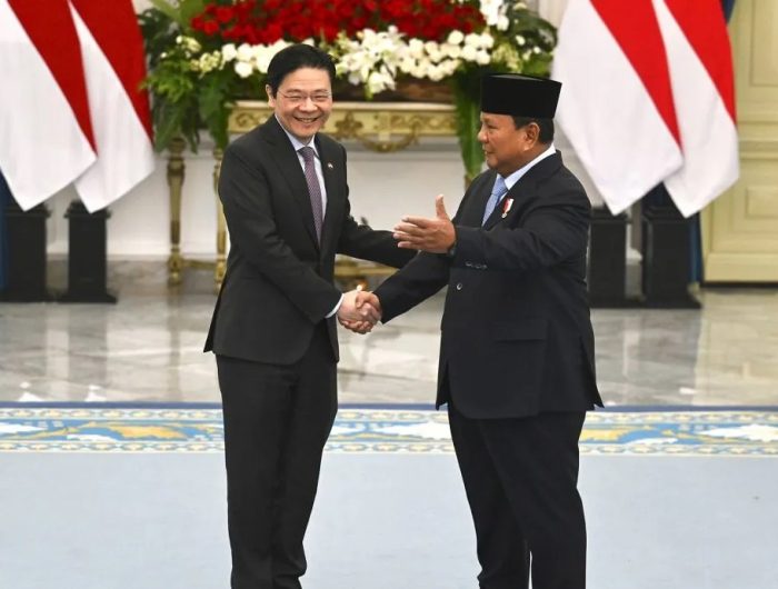 PM Singapura Lawrence Wong (kiri), Presiden Prabowo (kanan). (ANTARA)