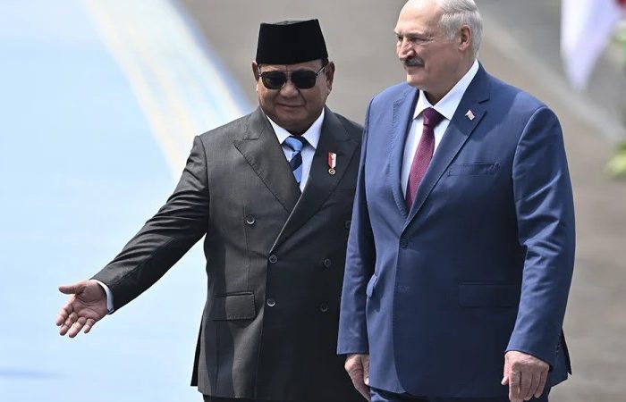 Presiden Prabowo Subianto (kiri) bersama Presiden Belarus Alexandr Lukashenko (kanan) di Istana Merdeka, Jakarta pada Kamis (2/7/2026). (ANTARA)